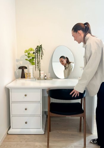 
TVILUM Paris skrivebord - rektangulært, hvid laminat, med 3 skuffer
