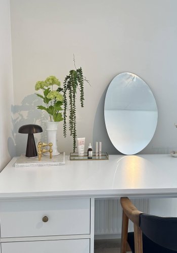 
TVILUM Paris skrivebord - rektangulært, hvid laminat, med 3 skuffer
