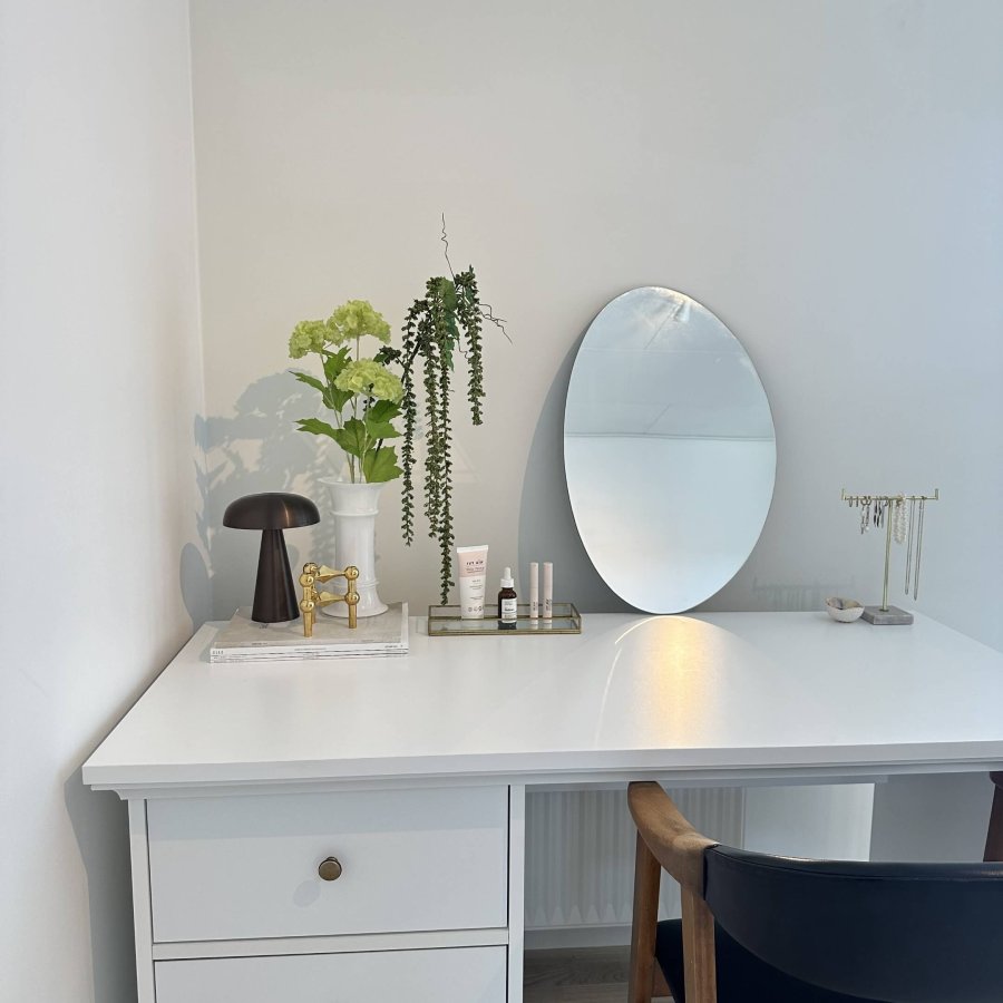 
TVILUM Paris skrivebord - rektangulært, hvid laminat, med 3 skuffer
