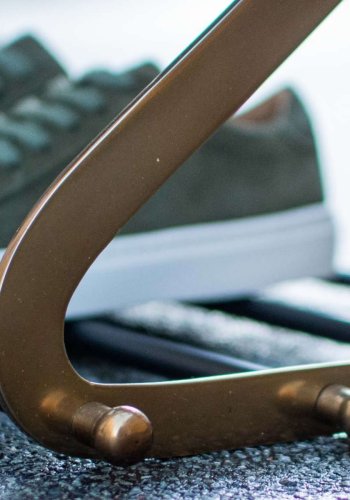 KARE DESIGN Walk Big skohylle - messing og svart metall, m. 3 hyller