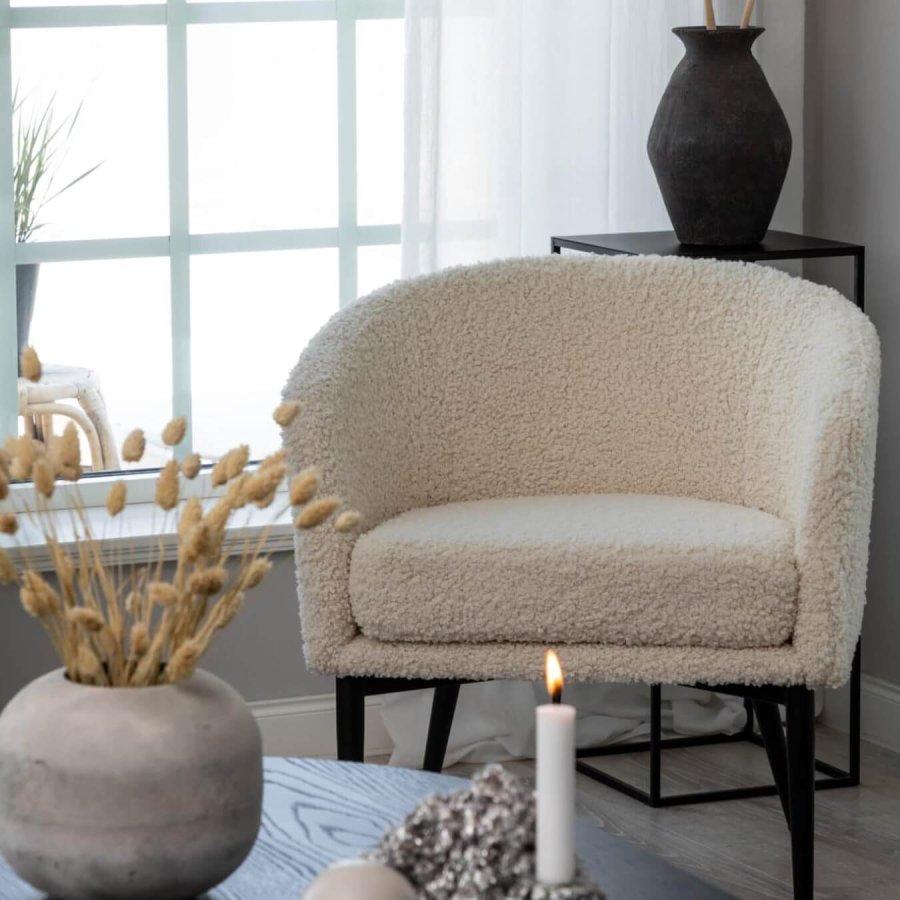 VENTURE DESIGN Flauschiger Teddybärstuhl – weißes Polyester und schwarzes Metall