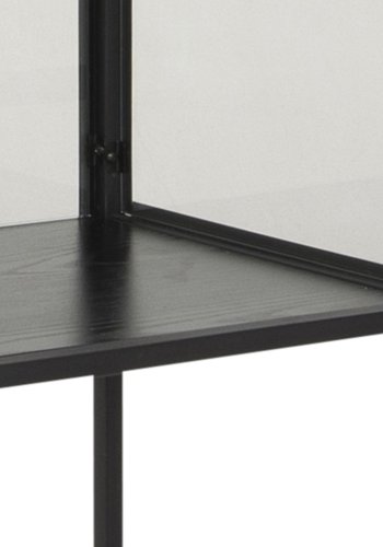 ACT NORDIC Seaford vitrineskab, m. 2 lger og 4 hylder - glas, sort melamin ask og sort metal