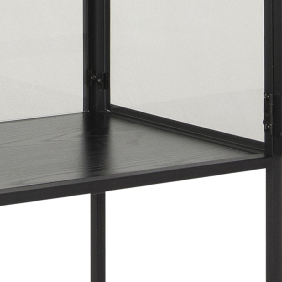 ACT NORDIC Seaford vitrineskab, m. 2 lger og 4 hylder - glas, sort melamin ask og sort metal
