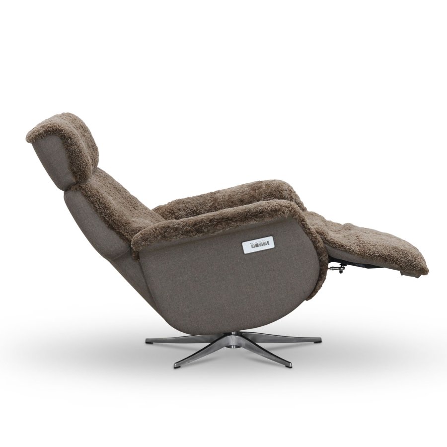 HAGA Lisbon hvilestol, m. 2 motorer - lysebrunt saueskinn og metall