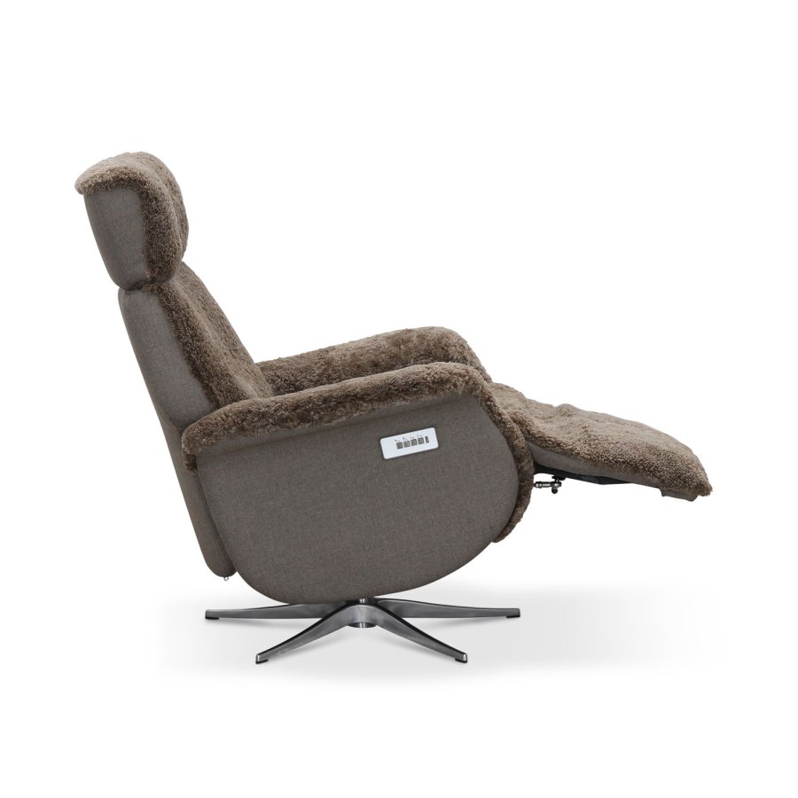 HAGA Lisbon hvilestol, m. 2 motorer - lysebrunt saueskinn og metall