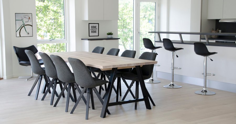 HOUSE NORDIC Trondheim barstol - sort kunstlder og plastik m. krom ben, m. fodsttte, hjdejusterbar