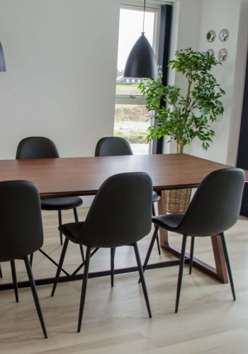 HOUSE NORDIC Stockholm spisestol - sort kunstskinn med sorte stlben