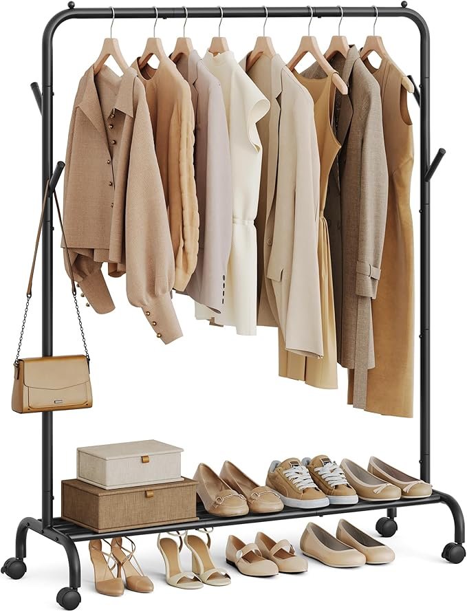 SONGMICS Klesstativ, Enkelt Kleshenger, Kraftig Metallramme, Med Hjul og Hylle, 50 kg Total Maks. Last, 103,5 cm Bredd, Klesoppbevaring, Blekksvart HSR131B01