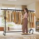 SONGMICS klesstativ p� hjul, kraftig klesstang, med uttrekkbar hengeskinne, 110 kg lastekapasitet, 45 x (160-200) x 162,9 cm, forkrommet, matt svart HSR176B01