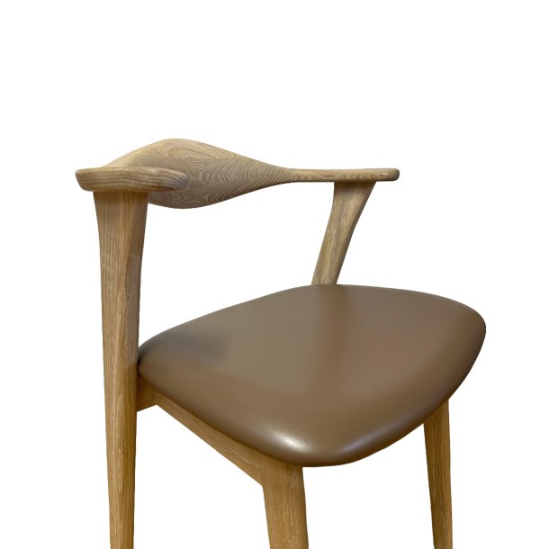 Designer spisebordsstol, m. armln - lys brun lder og massivt hvidolieret egetr