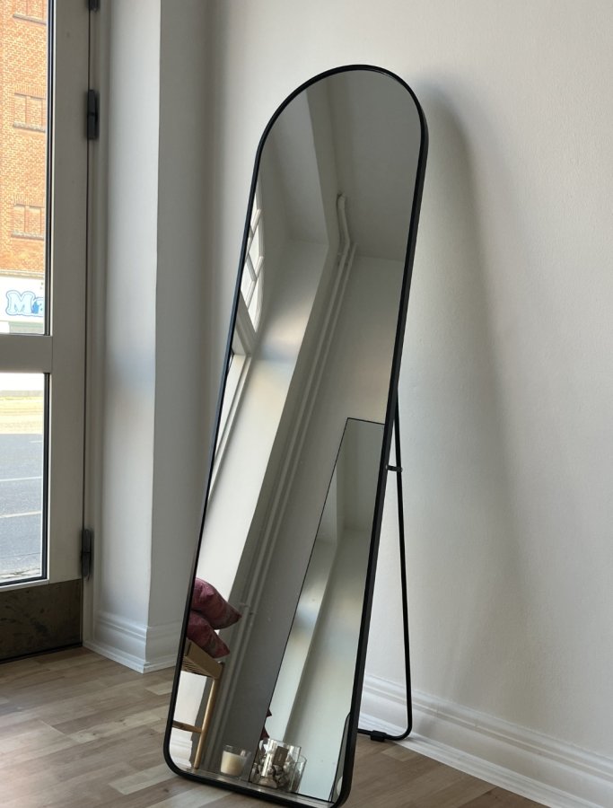 HOUSE NORDIC Madrid Standspiegel, rechteckig - Spiegelglas und schwarzes Aluminium (150x40)