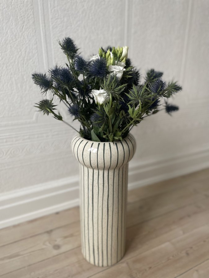 OYOY LIVING Aki Vase - Mrkegrnt steinty