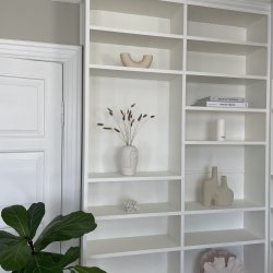 Vase med ansigt, rund - sand keramik (H:19,5)