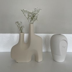 Vase med ansigt, rund - sand keramik (H:19,5)