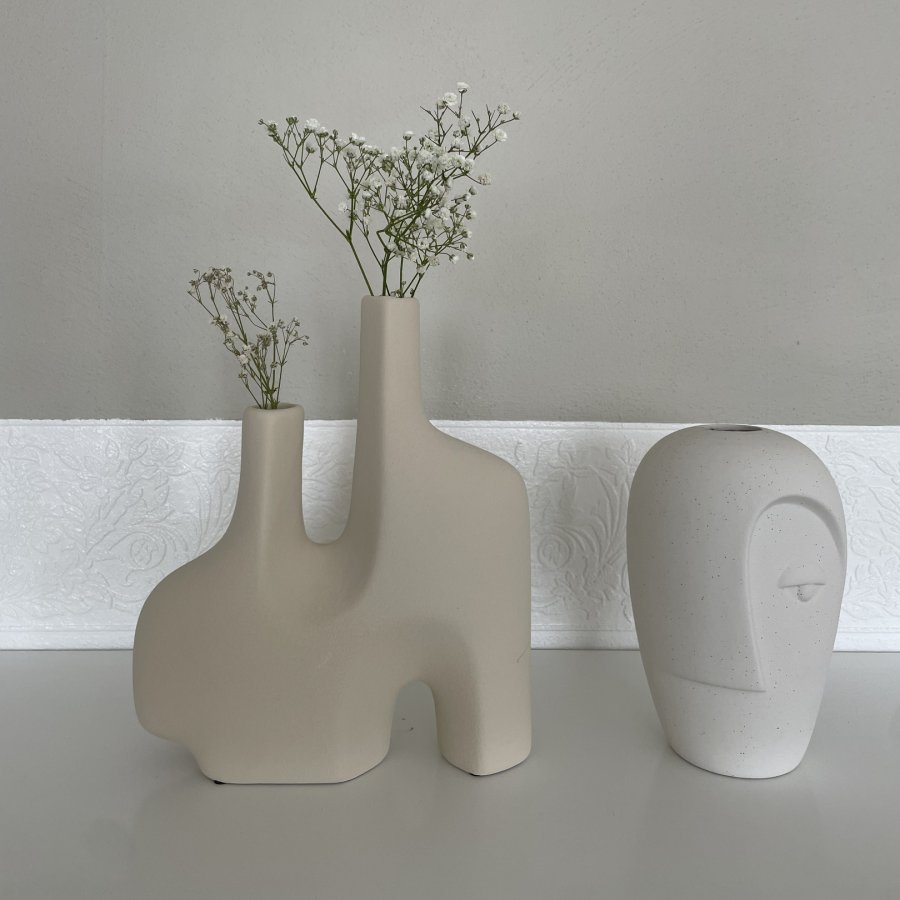 HOUSE NORDIC vase med ansikt, rund - sandkeramikk (H:19,5)