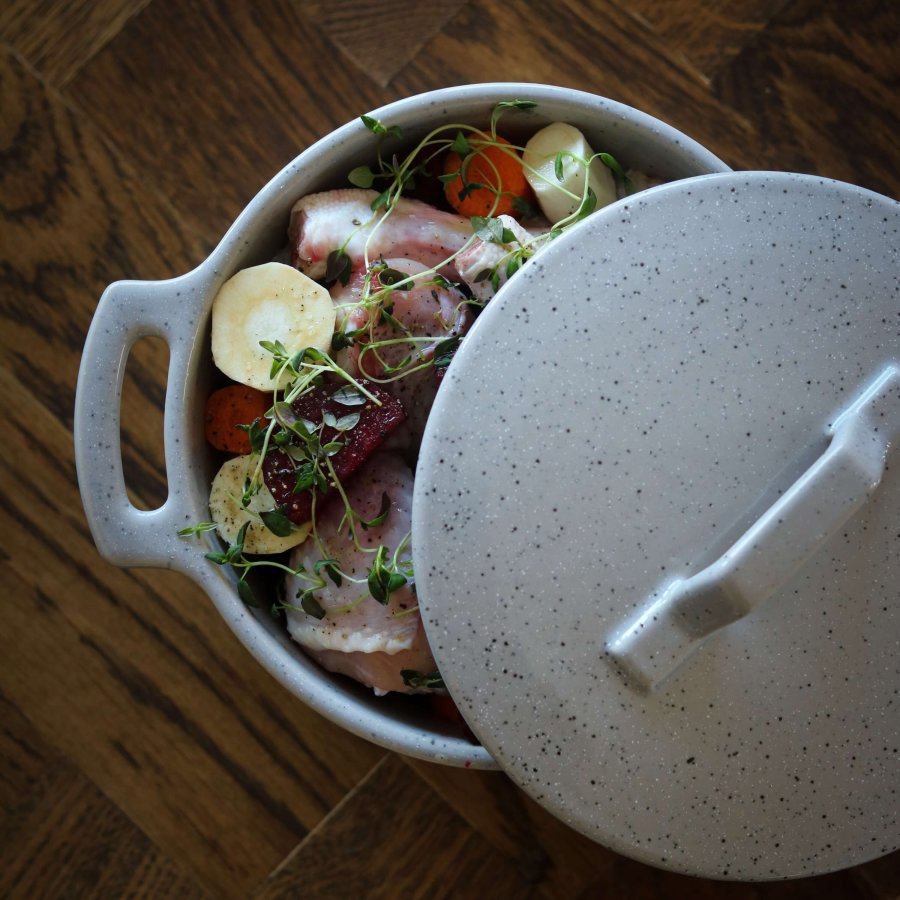 BROSTE COPENHAGEN Hasle ildfast form, med lokk - lys gr