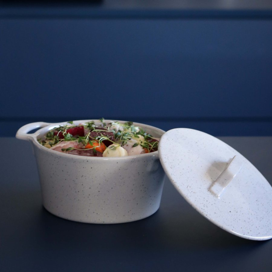 BROSTE COPENHAGEN Hasle ildfast form, med lokk - lys gr