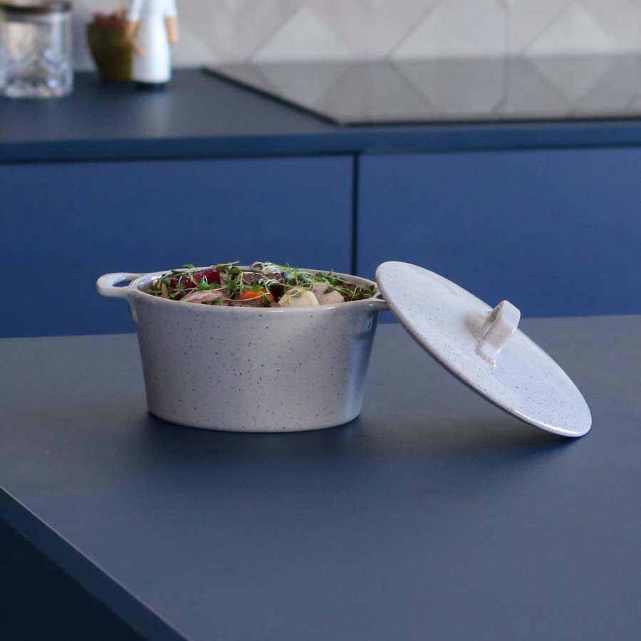 BROSTE COPENHAGEN Hasle ildfast form, med lokk - lys gr