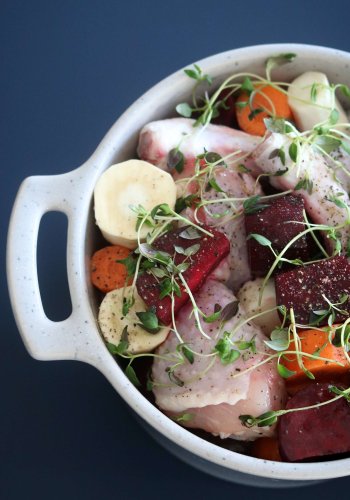 BROSTE COPENHAGEN Hasle ildfast form, med lokk - lys gr