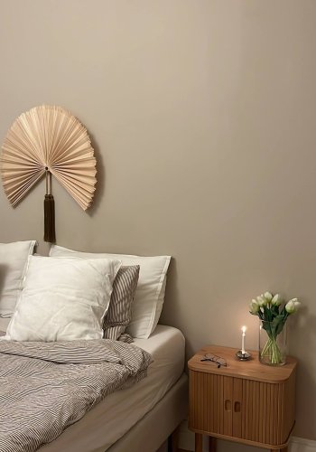 ACT NORDIC Langley Nachttisch, mit Lattenrost und 2 Schiebetüren – Eichenfurnier natur und Eiche (45x30x60)