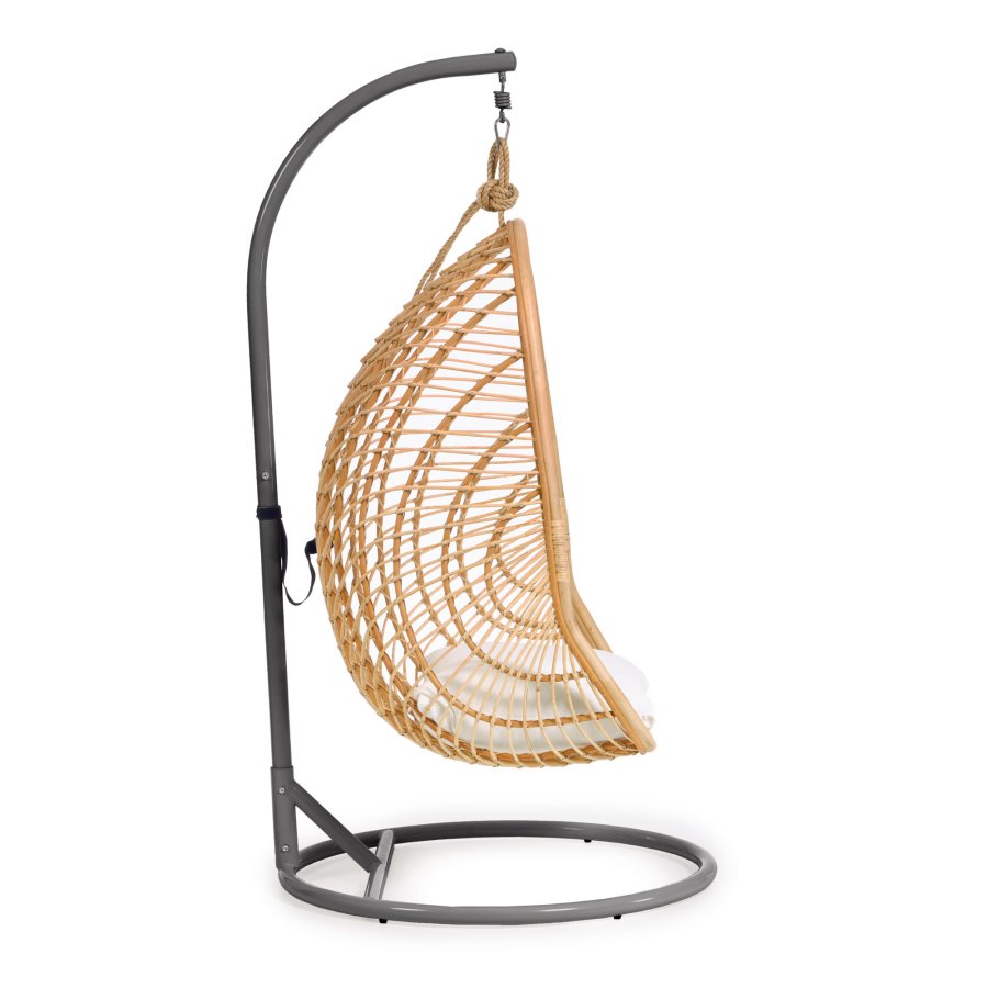 KAVE HOME Ekaterina hengestol, med puter og mrkegr fot - naturlig polyrattan/rotting