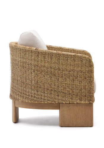 KAVE HOME Xoriguer lenestol, med armlener - kunstrotting og naturlig eukalyptustre