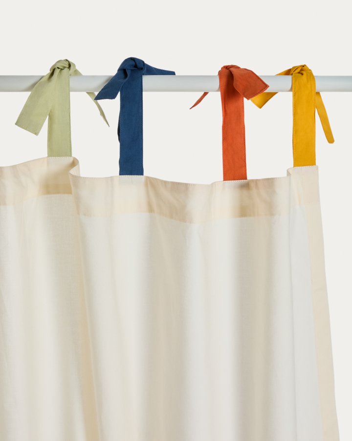 KAVE HOME Zelda gardin, m. multifarvede b�nd - hvid bomuld (135x270)