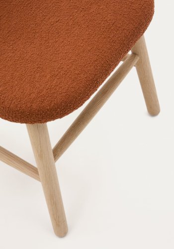KAVE HOME Helda barnestol - terracotta bouclé og naturlig eik