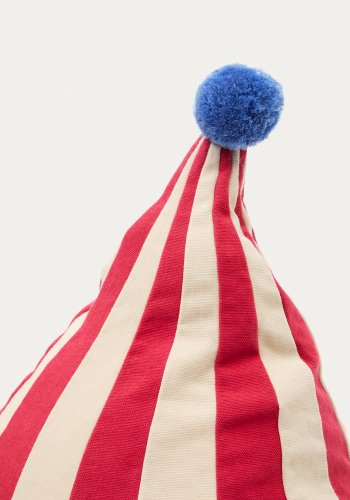 KAVE HOME Olvi r&ouml;d och beige, bomullspuff med bl� tofs, �60 cm