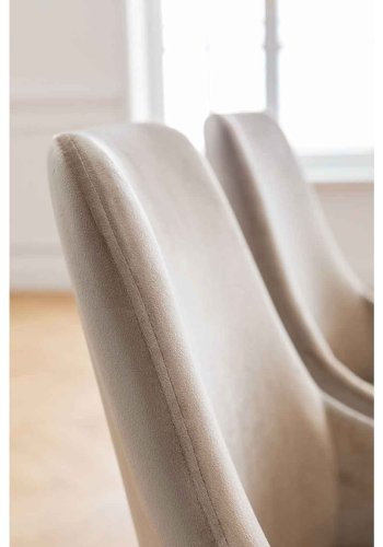 KARE DESIGN East Side spisebordsstol - skinnende sandfarvet stof og sort pulverlakeret stl