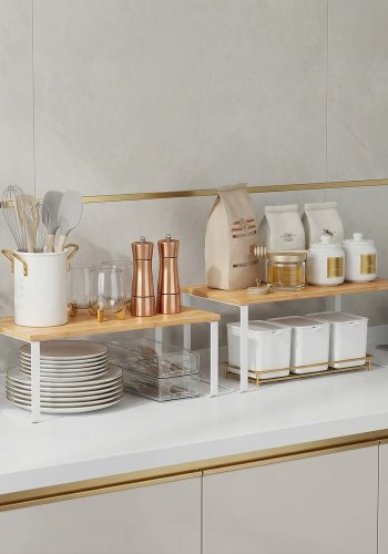SONGMICS krydderirol, s�t med 2 skabshylder, udvidelig k�kkenhylde, stabelbar krydderiholder, metal og konstrueret tr�, Cloud White og naturbeige KCS200W01