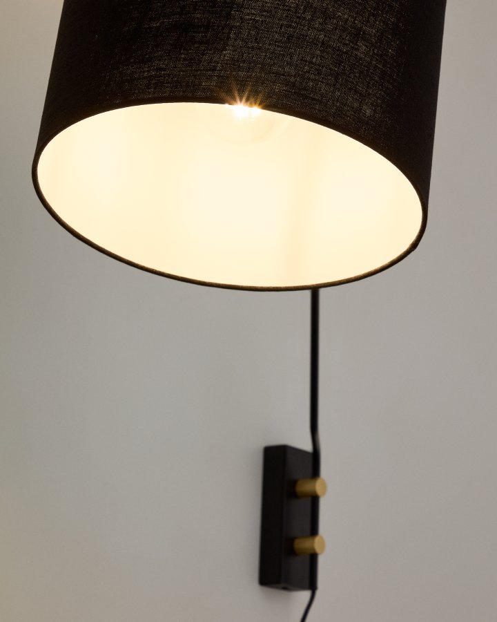 KAVE HOME Jex vegglampe laget av svartmalt metall