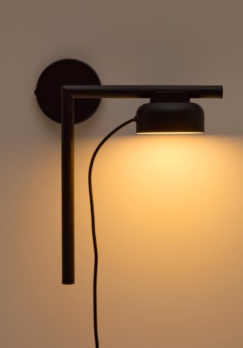 KAVE HOME Orey vegglampe i svart metall med spotlight i flere posisjoner