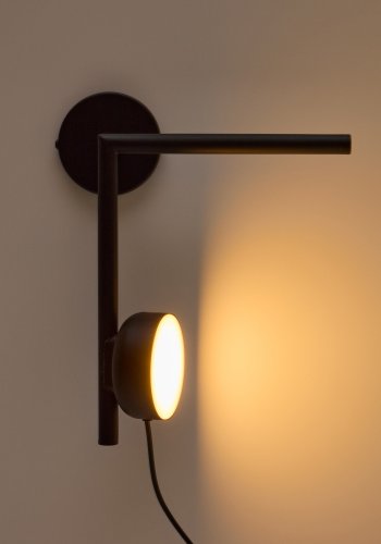 KAVE HOME Orey vegglampe i svart metall med spotlight i flere posisjoner