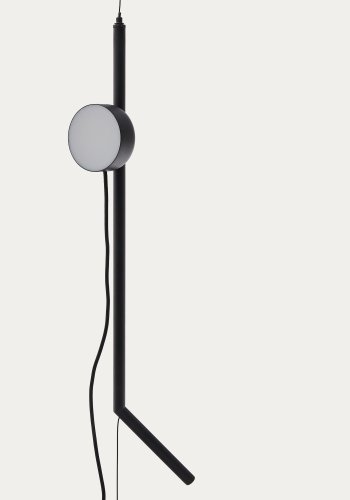 KAVE HOME Orey lampestativ i svart metall med spotlight i flere posisjoner