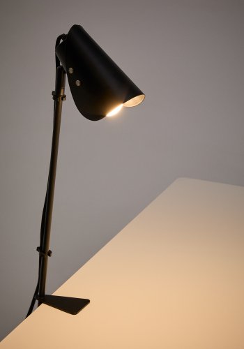 KAVE HOME Jula skrivebordslampe med klemme i svart metall