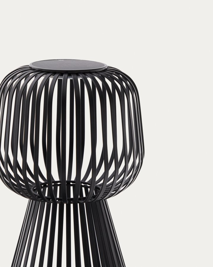 KAVE HOME Reiba solcelledrevet bordlampe i svart metall