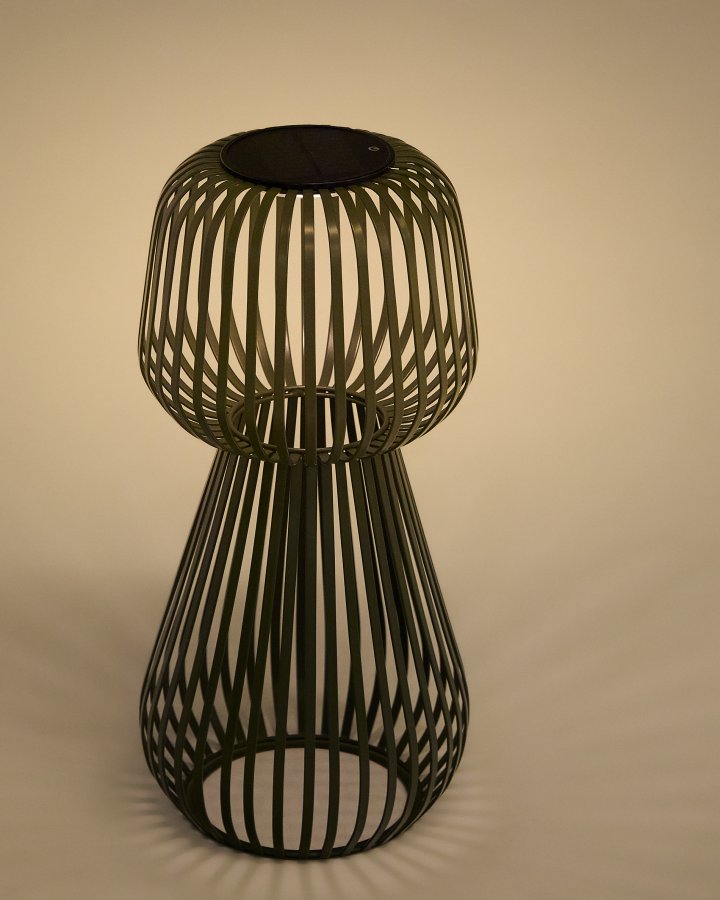 KAVE HOME Reiba solcelledrevet bordlampe i grnt metall