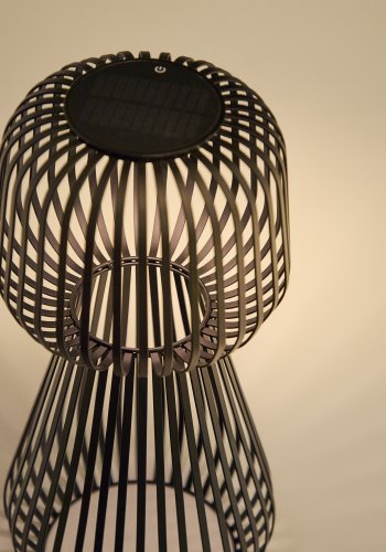 KAVE HOME Reiba solcelledrevet bordlampe i grnt metall