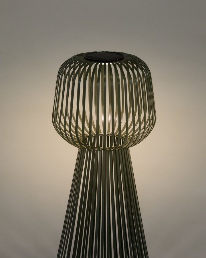 KAVE HOME Reiba grnn solcelledrevet gulvlampe i metall