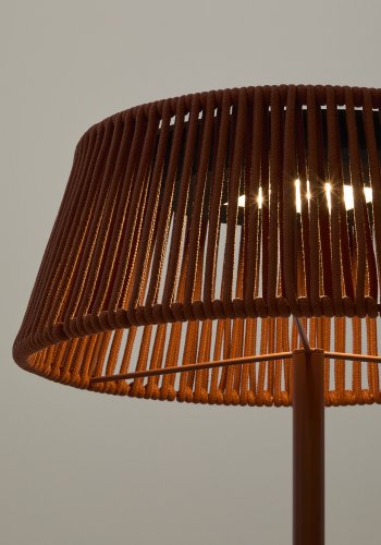 KAVE HOME Aldet utendrs solcelledrevet gulvlampe i terrakotta med tauledning 46 cm