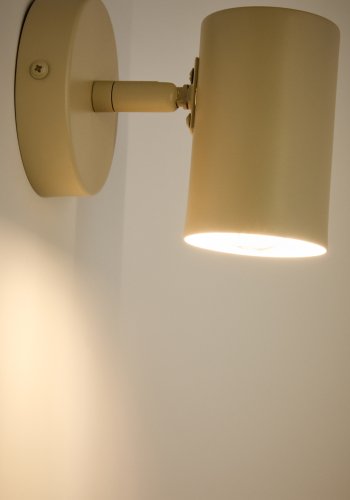 KAVE HOME Manie veggmontert metalllampe med beige teksturert overflate