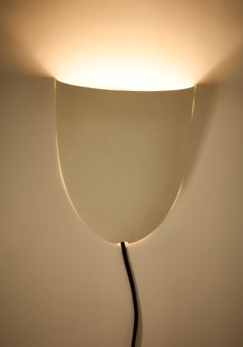 KAVE HOME Nibla veggmontert lampe i hvitt metall med leireeffekt