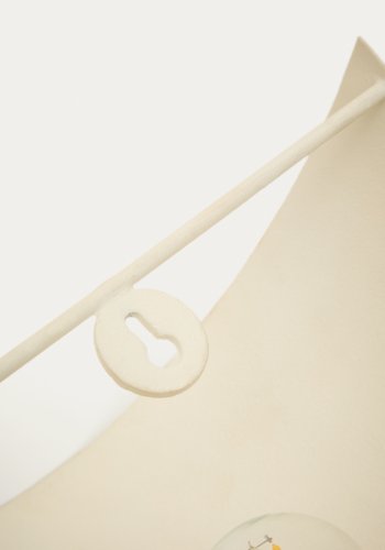 KAVE HOME Nibla veggmontert lampe i hvitt metall med leireeffekt