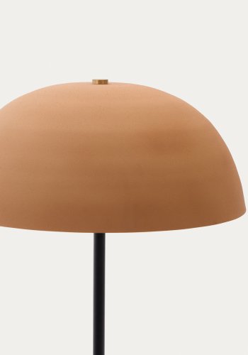 KAVE HOME Nibla Stehleuchte - schwarzes Metall mit Schirm in Terrakotta-Optik