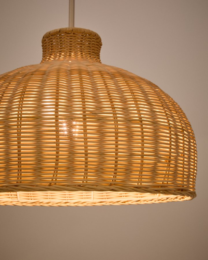 KAVE HOME Ennia rottinglampeskjerm med lys finish 38 cm