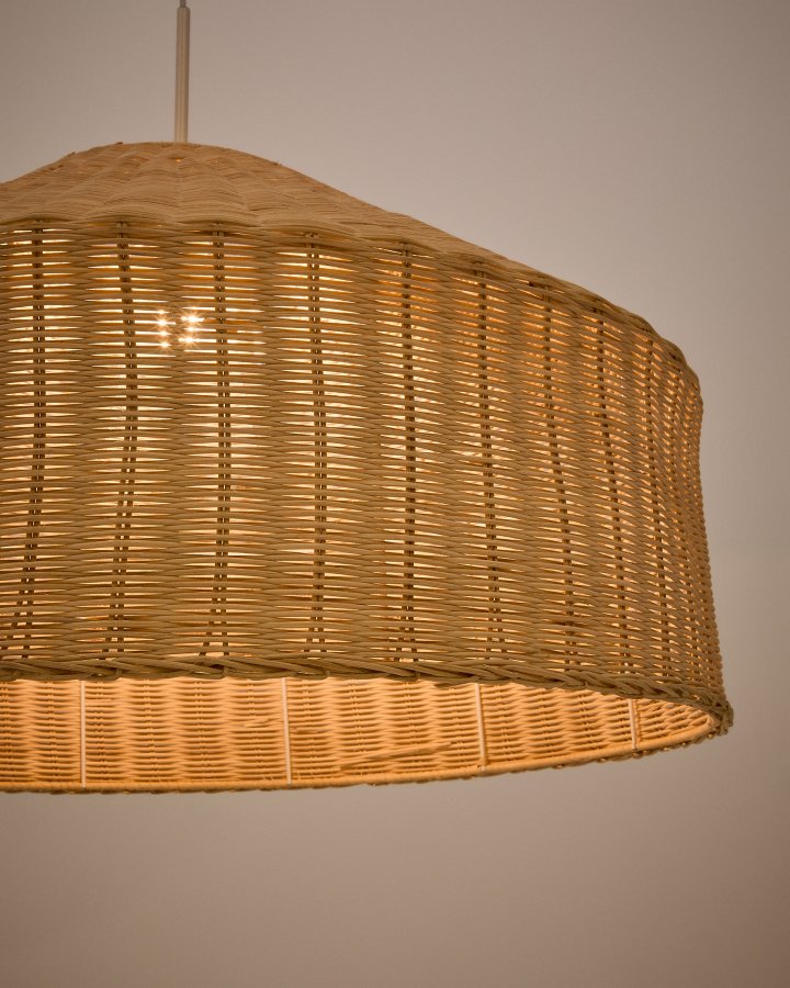 KAVE HOME Ennia rottinglampeskjerm med lys finish 65 cm