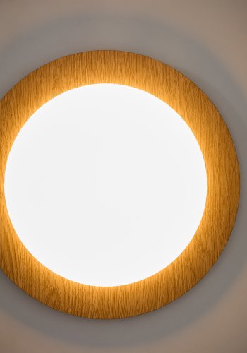 KAVE HOME Novae badev�relsesloftlampe, rund - frostet glas og lyst b�rstet st�l med tr�look (�40)