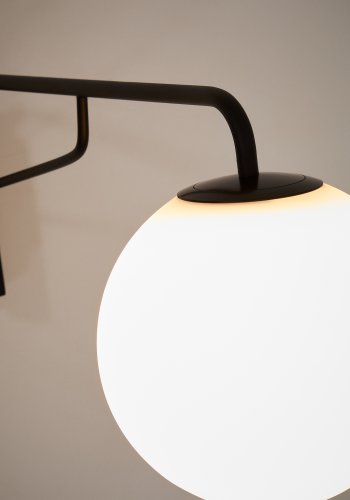 KAVE HOME Eilo v�glampe - matteret glaskugle og sort st�l