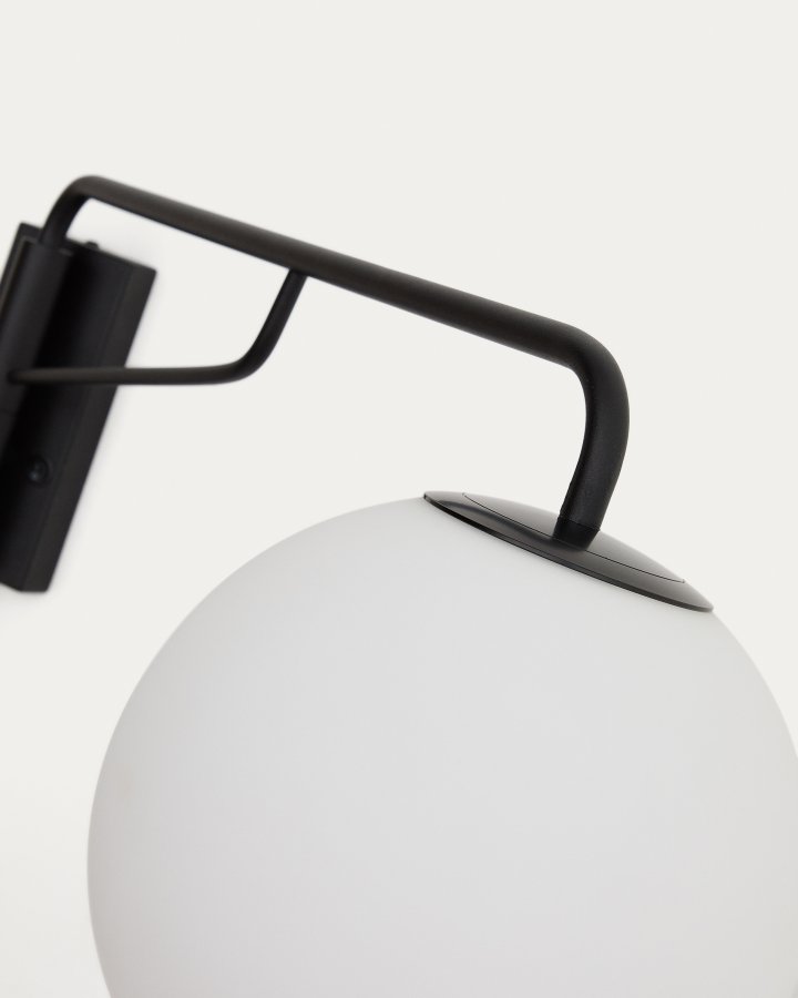 KAVE HOME Eilo v�glampe - matteret glaskugle og sort st�l